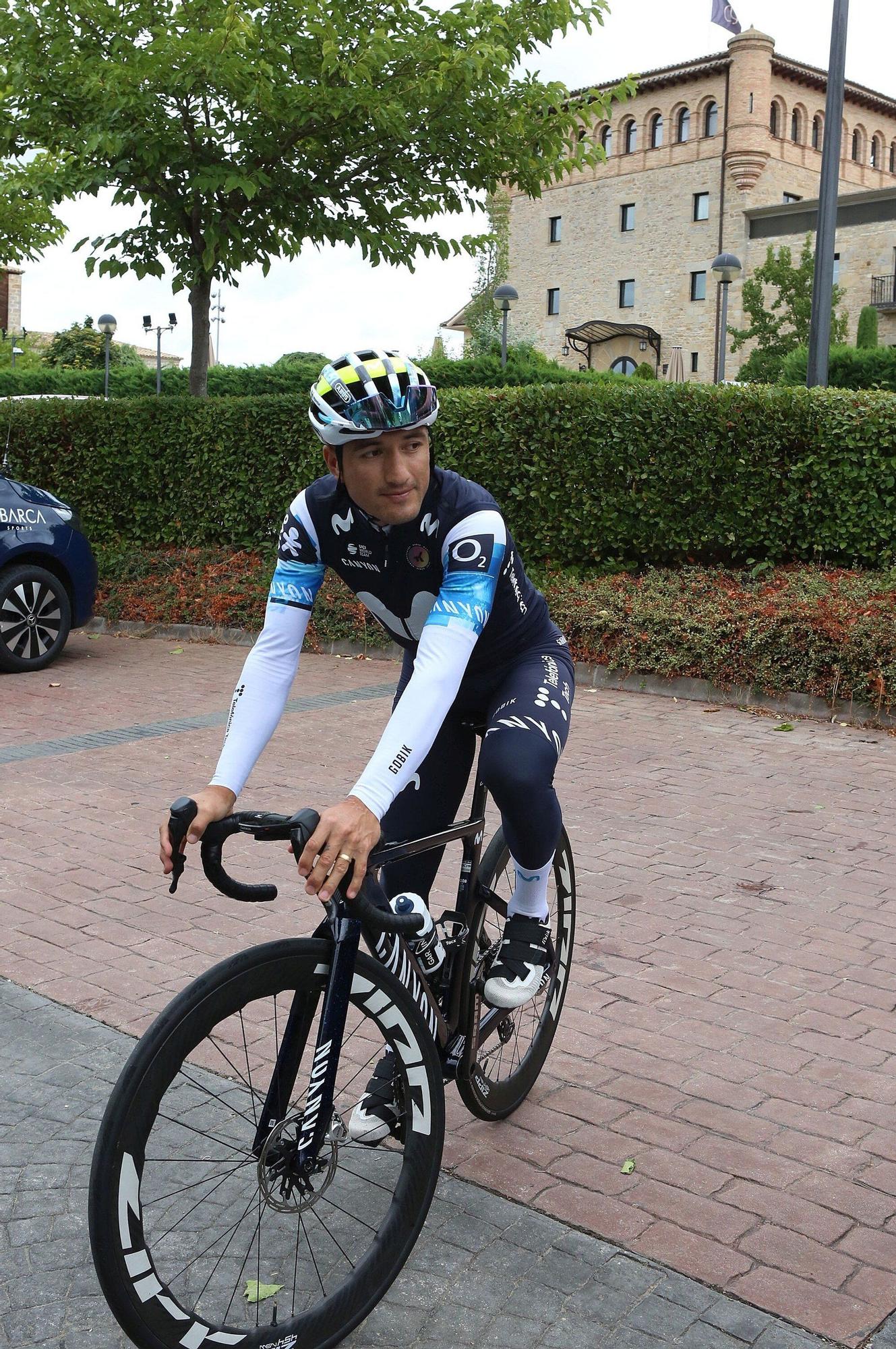 Movistar Team sale a rodar por la Comarca de Pamplona en la jornada de descanso de La Vuelta
