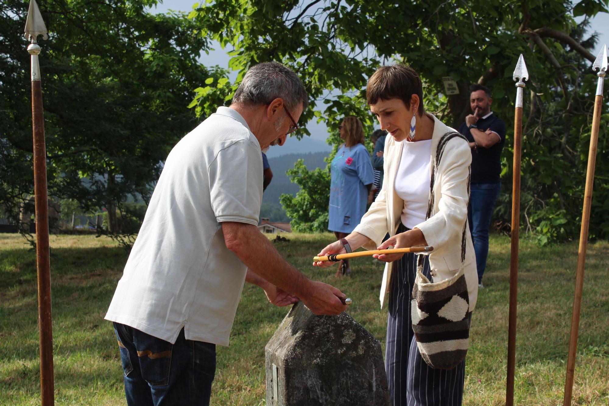 Arrankudiaga-Zollo y Laudio revisan sus fronteras junto al mojón de Santa Ana