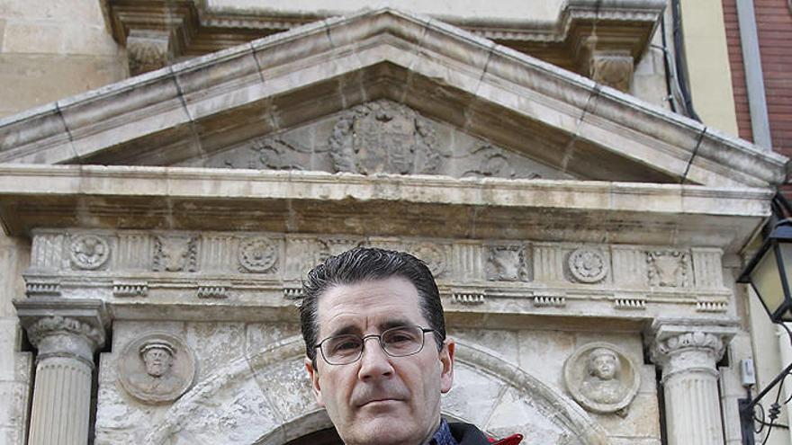 Peio Monteano, delante de casa Motza, en Atarrabia.