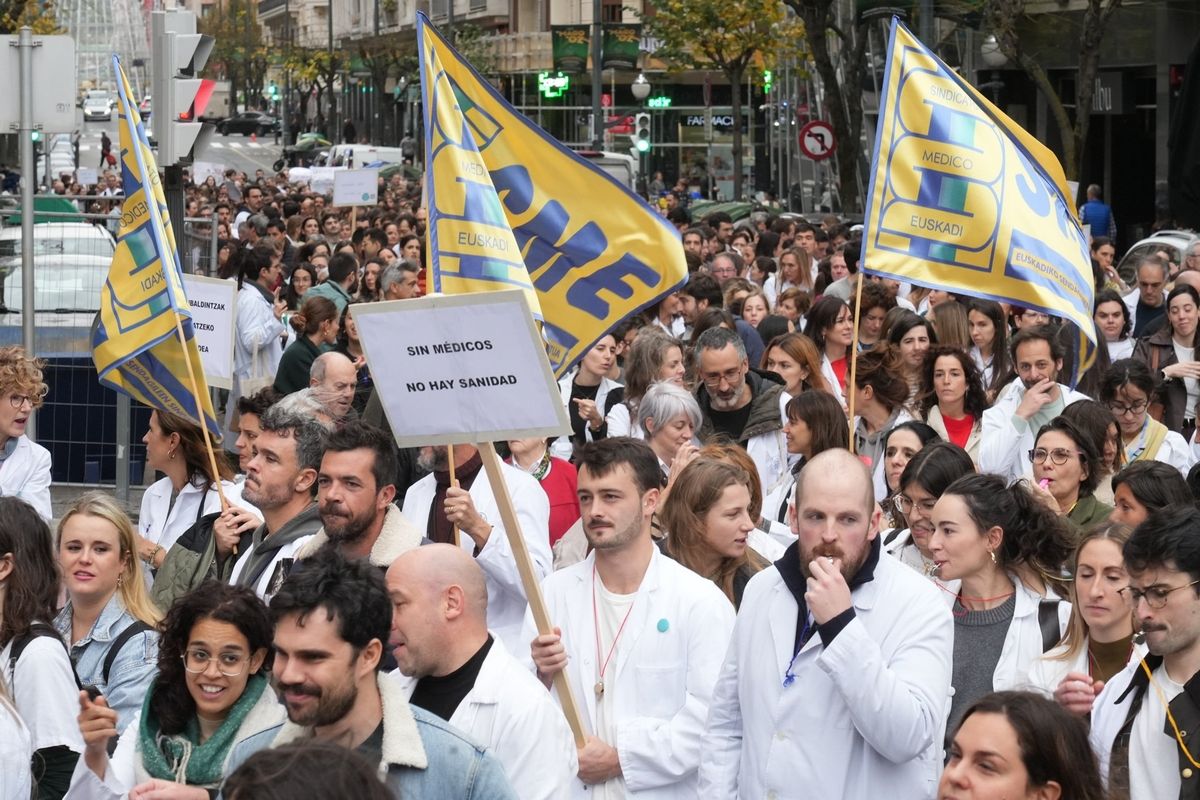 Cientos de médicos piden en Bilbao un estatuto propio que recoja sus particularidades