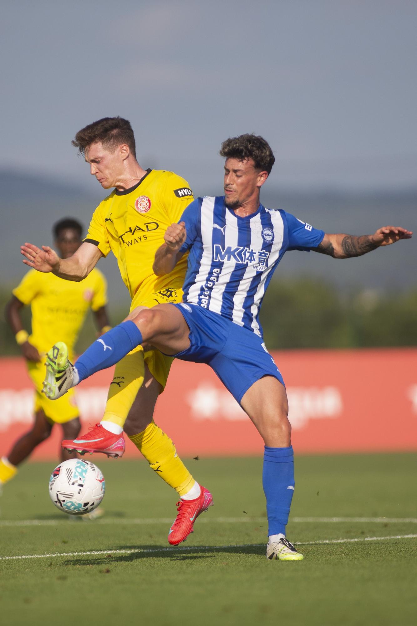En imágenes: El Alavés, peleado con el gol ante el Girona (1-0)