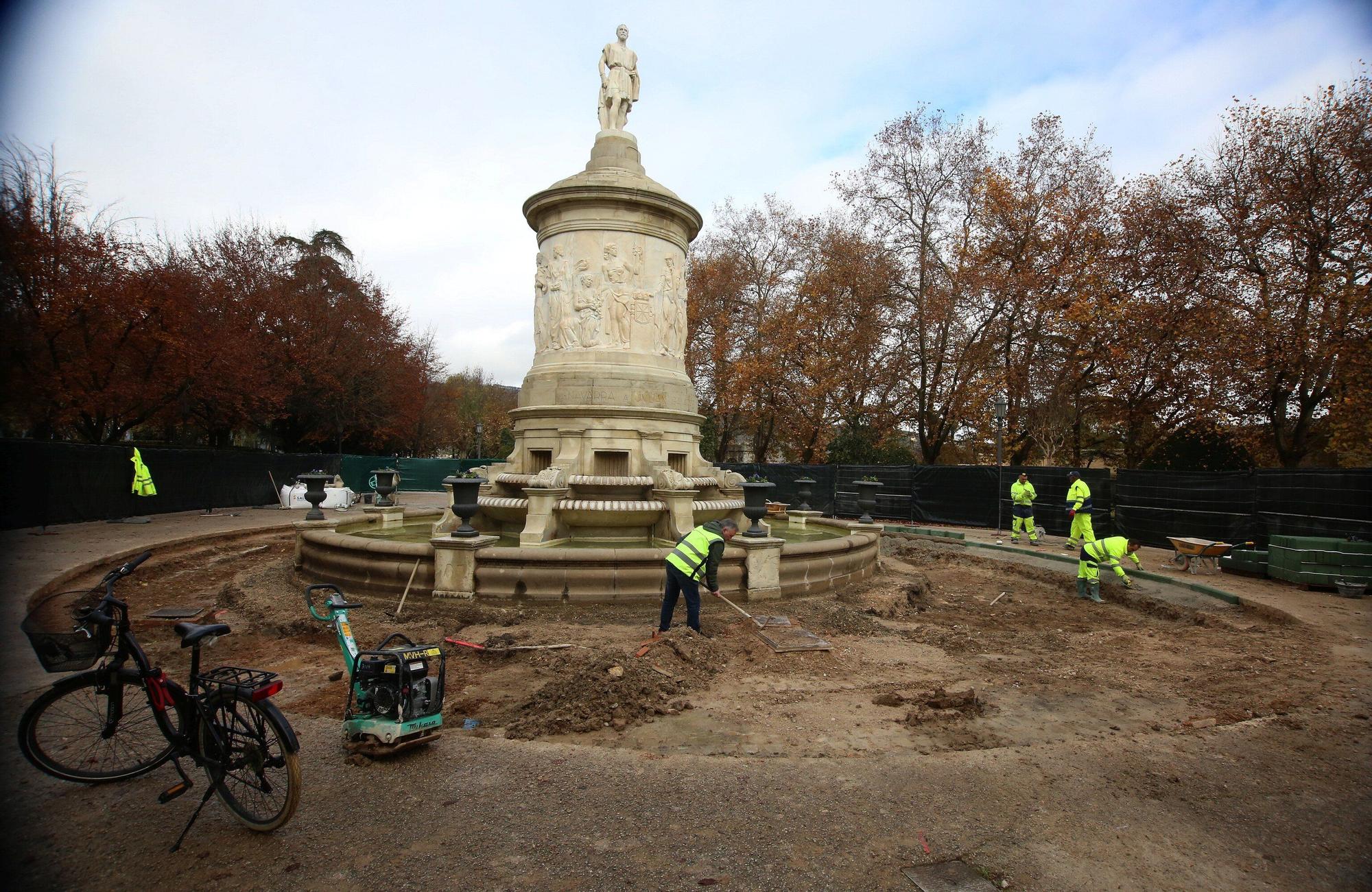 Fotos de los trabajos de mejora de la fuente Julián Gayarre