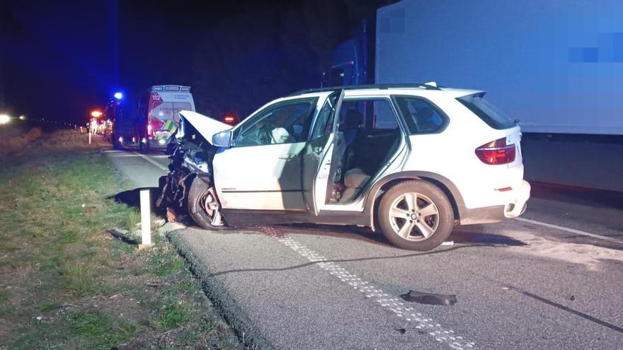 Una mujer muerta y un hombre herido en una colisión frontal en la AP-15 en Cadreita
