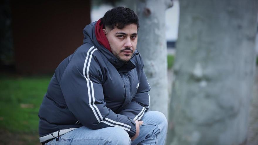 “Mi única esperanza es tener un fallo renal para dejar de sufrir”, la dura realidad de un joven navarro con la enfermedad de Dent