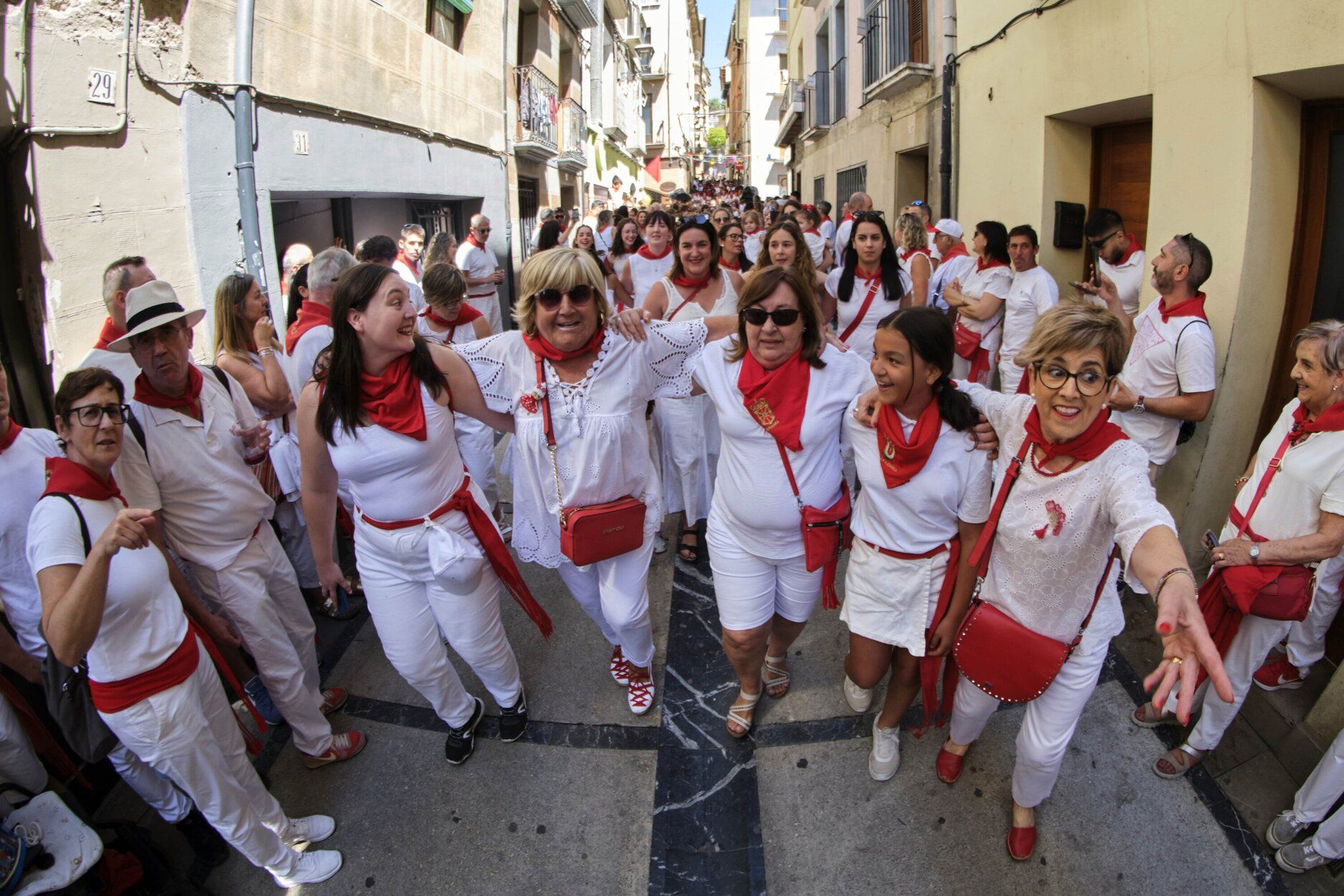 Fotos de la Bajadica del Puy de mujeres