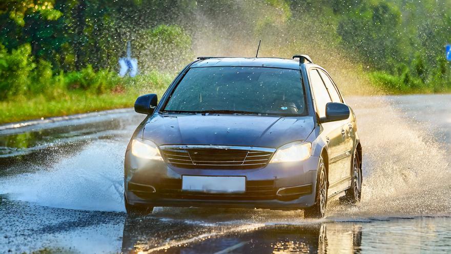 Cómo prevenir el aquaplaning y reaccionar si te encuentras ante uno