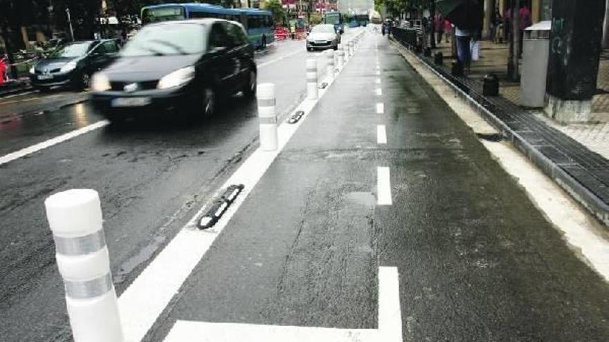 El nuevo bidegorri del Boulevard, abierto a falta de los últimos retoques