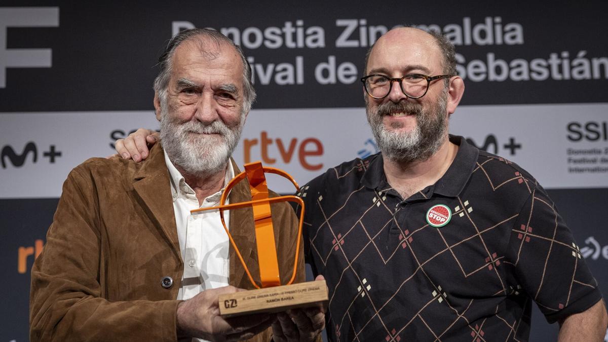 Ramón Barea recibe el premio Gure Zinema
