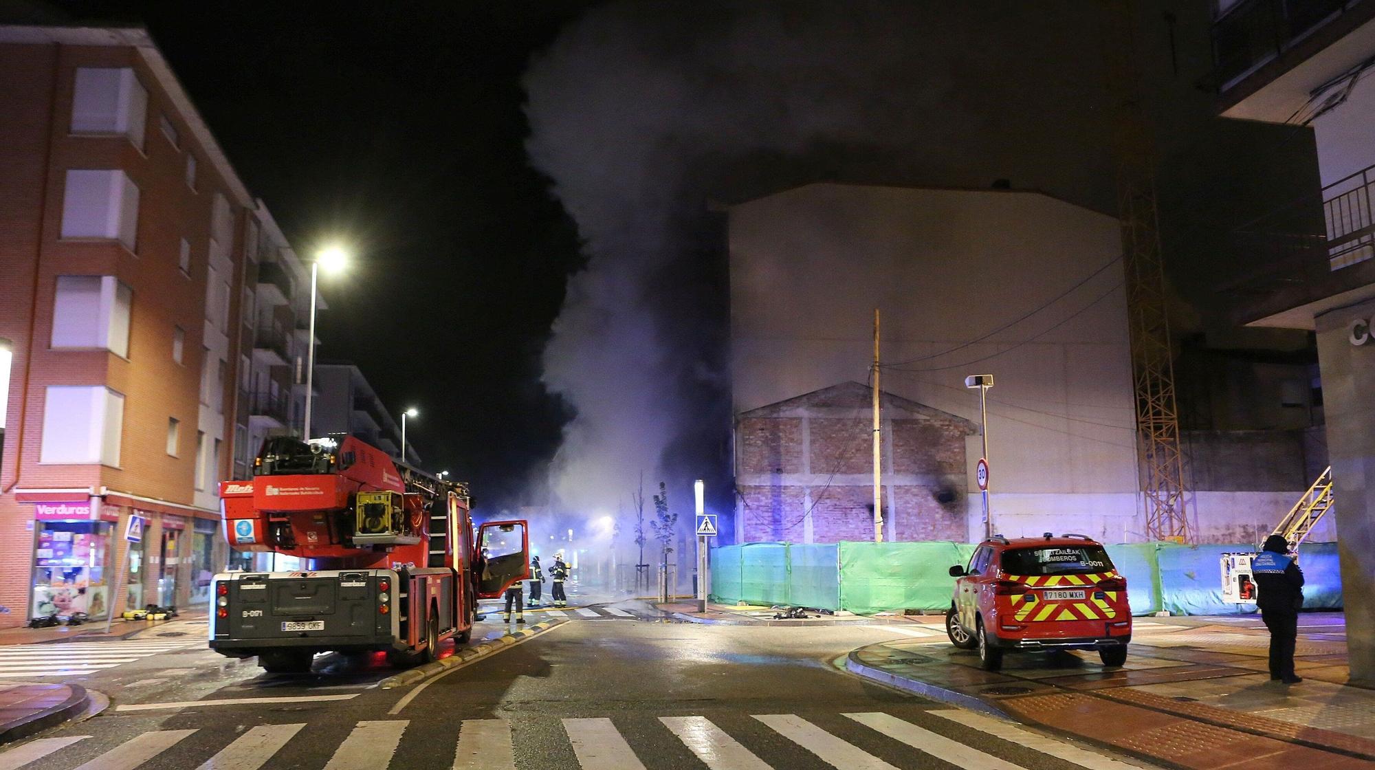 Fotos del incendio de un bazar en la Rochapea