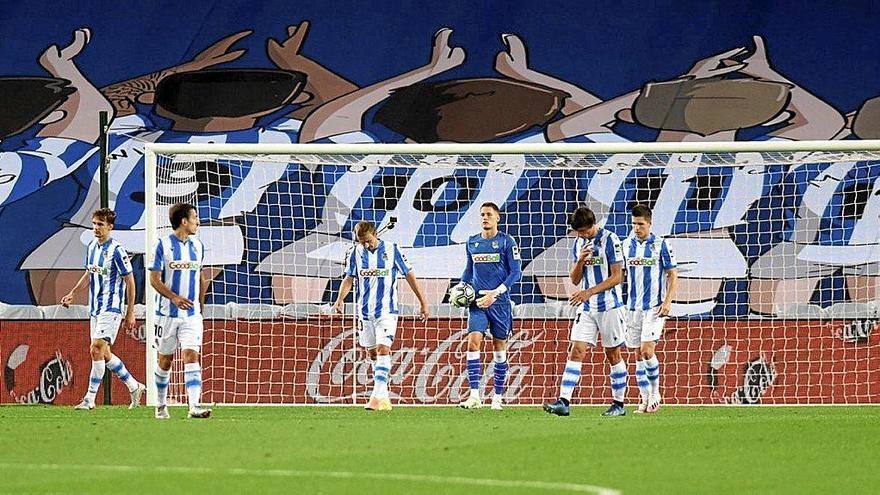 Los jugadores de la Real, en un encuentro disputado en Anoeta tras el confinamiento. Foto: Ruben Plaza