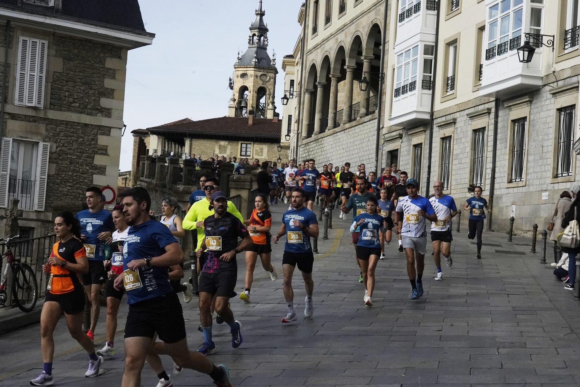 En imágenes: Miles de personas conquistan la Almendra de Gasteiz