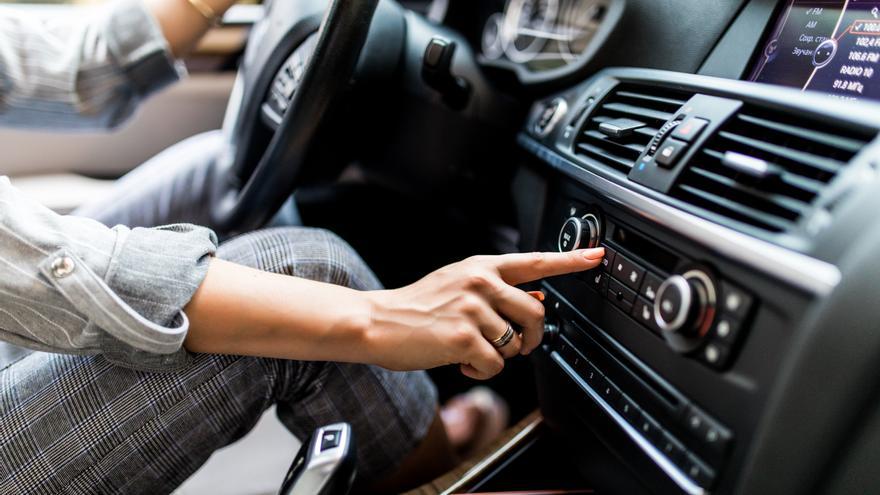 Por qué no debes apagar el coche con el aire acondicionado encendido