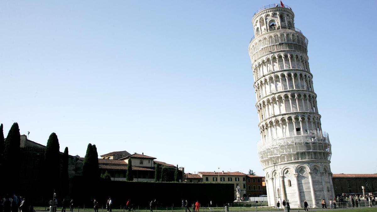 La Torre de Pisa, la torre inclinada más famosa del mundo.