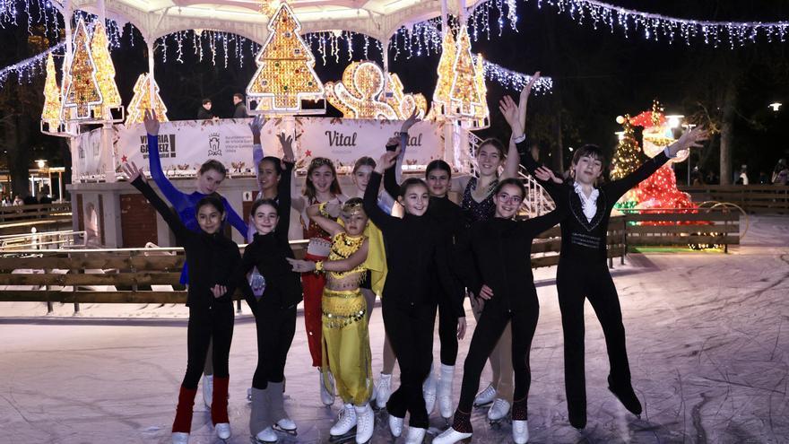 Vitoria ya se desliza hacia la Navidad con la pista de hielo