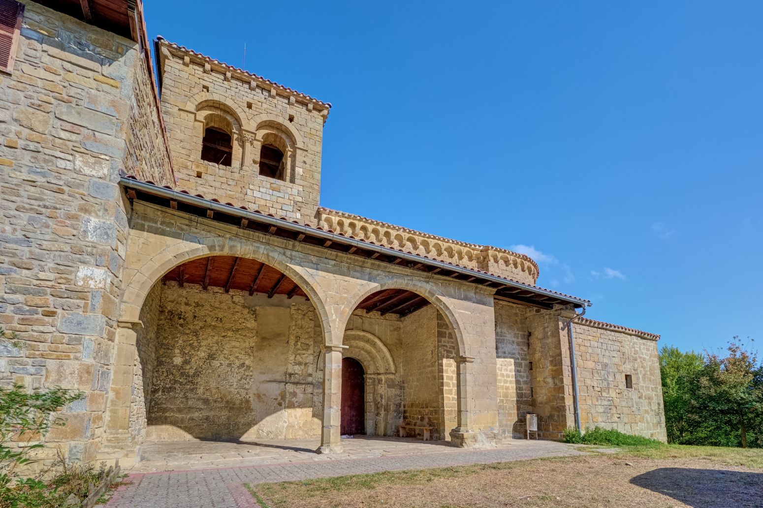 Oportunidad única en el valle de Aranguren: parcela urbanizada de 635 m² lista para tu proyecto