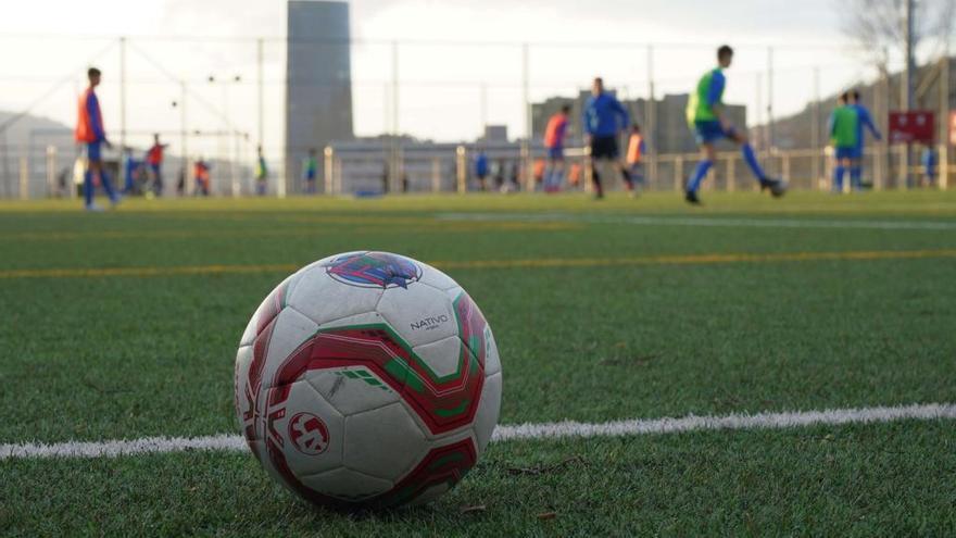 Un padre amenaza con un machete al entrenador de su hijo por no hacerlo jugar