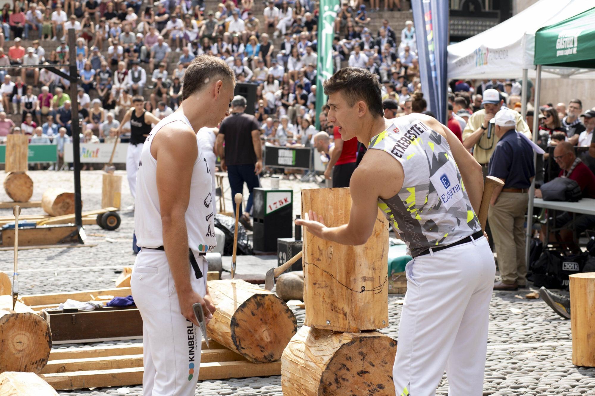En imágenes: El torneo Virgen Blanca de Herri Kirolak se adueña de la Plaza de Los Fueros