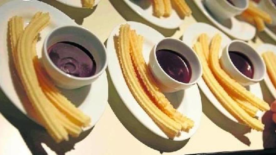 El color de la taza de chocolate influye en su sabor