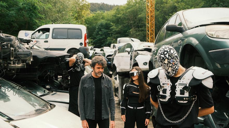 Merina Gris y Gorka Urbizu incendian el presente en &#039;Tesla Bat Sutan&#039;