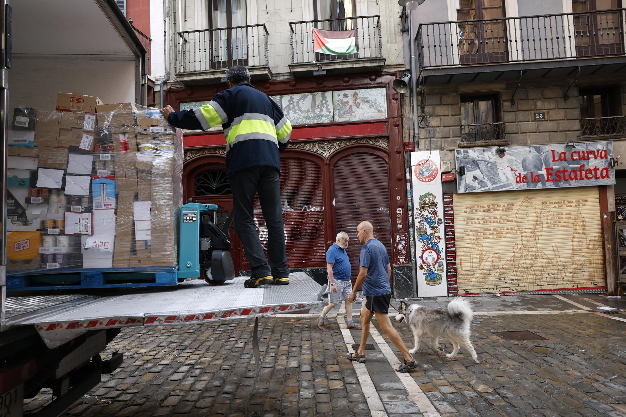 En imágenes: Pamplona se prepara para San Fermín
