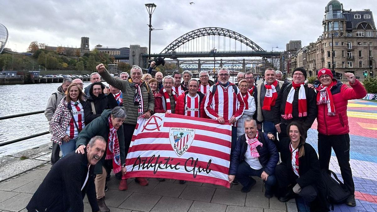 Los primeros aficionados del Athletic ya se dejan ver en Newcastle