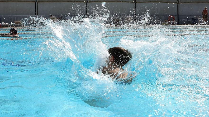 Salud actualiza la normativa de piscinas para facilitar a varios municipios que puedan abrirlas aunque no cumplan estrictamente la normativa