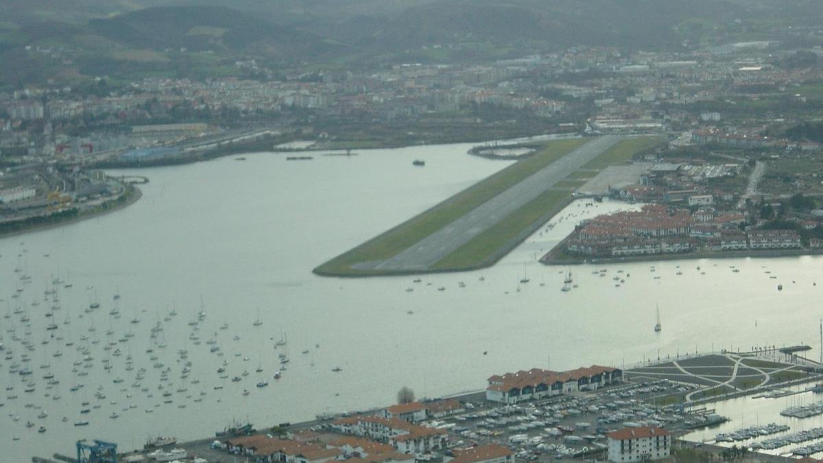 Vista área del Aeropuerto de Hondarribia.