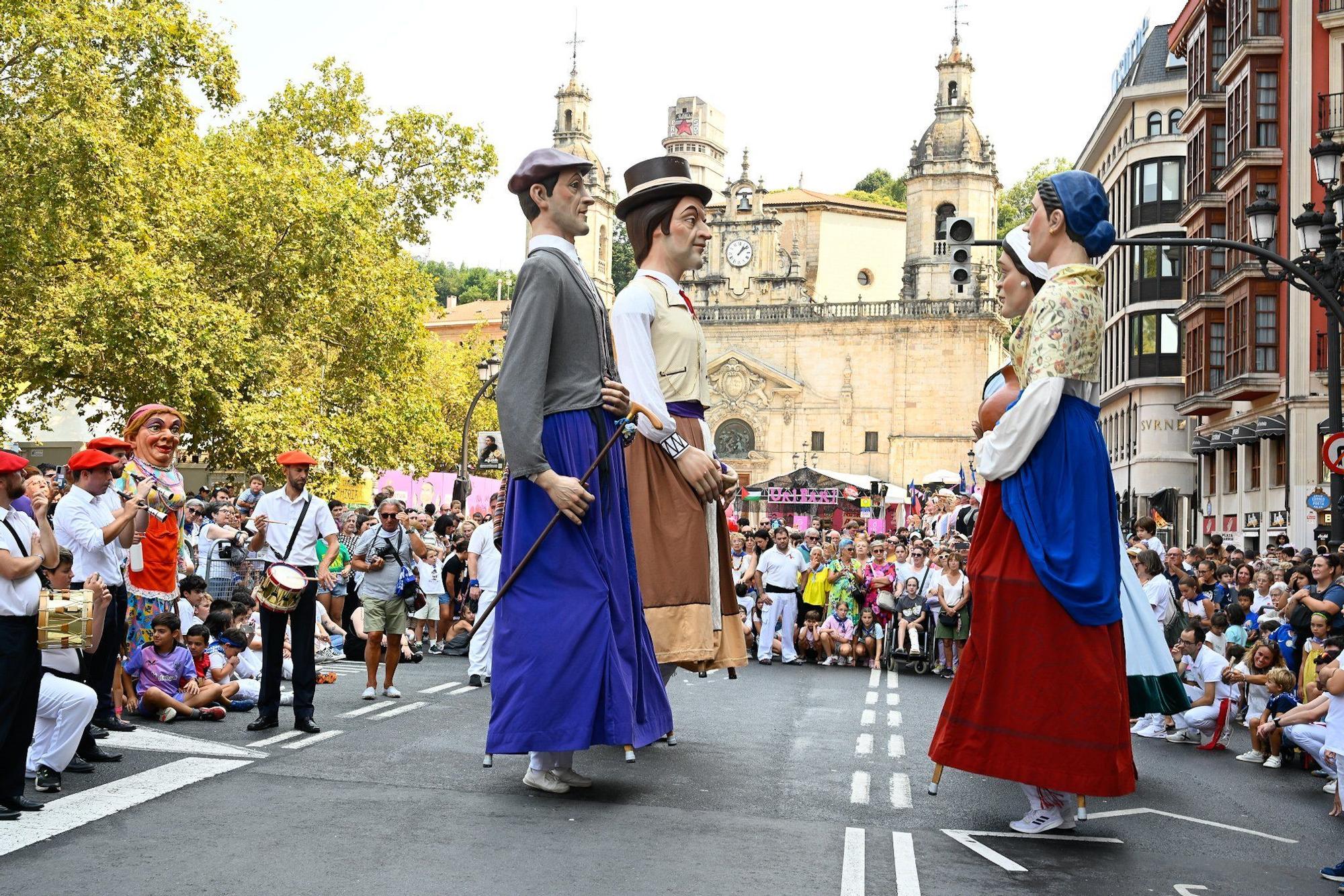 En imágenes: Los gigantes y cabezudos despiden Aste Nagusia a lo grande