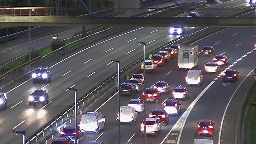 Retenciones en el corredor del Txorierri por un accidente múltiple