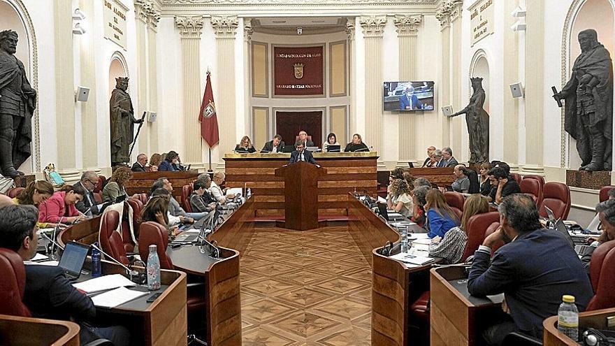 Los grupos de la oposición dieron réplica al discurso del diputado general en la segunda jornada del debate de política general en las Juntas Generales de Álava.