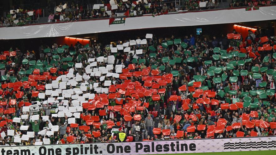 Un acontecimiento histórico en el campo y en las gradas