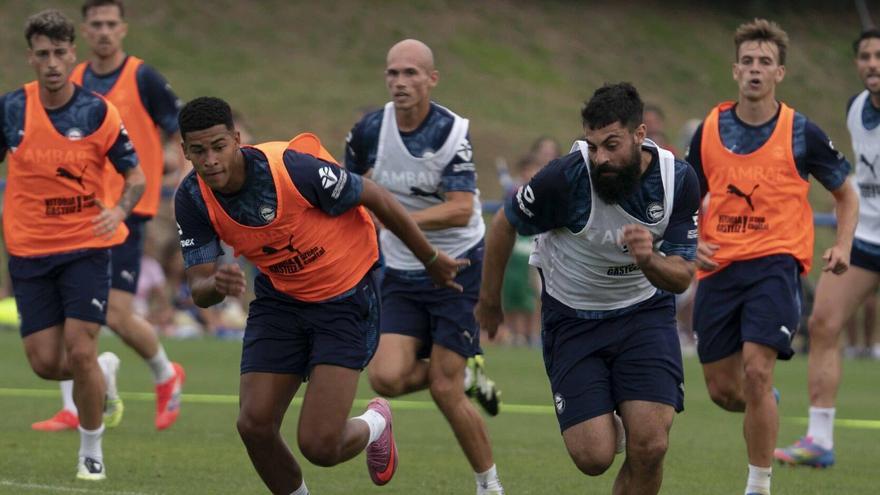 El Alavés se puso a punto frente a su afición en el entrenamiento del pasado jueves.