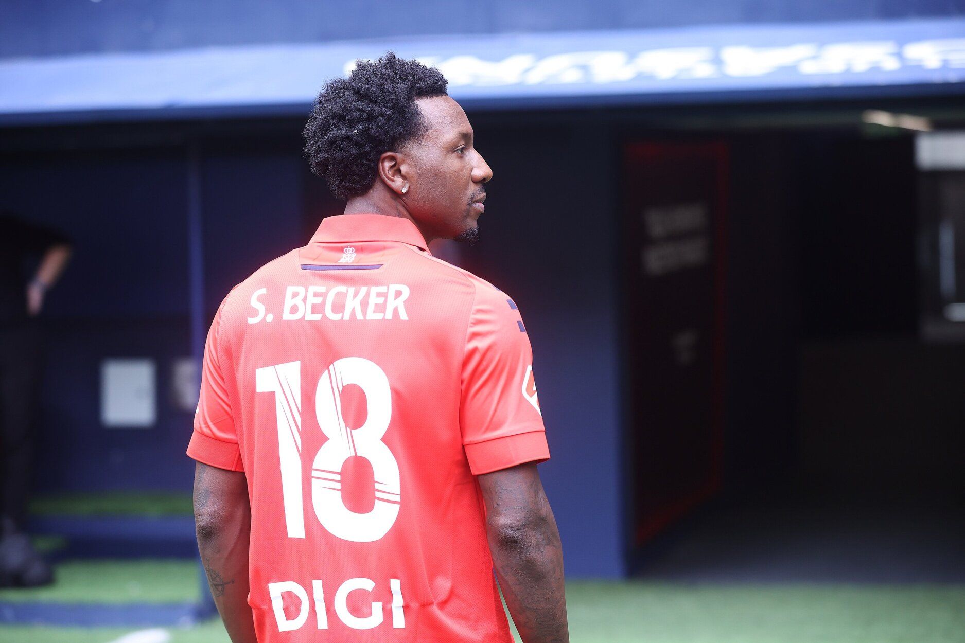 Fotos de la presentación de Sheraldo Becker como jugador de Osasuna