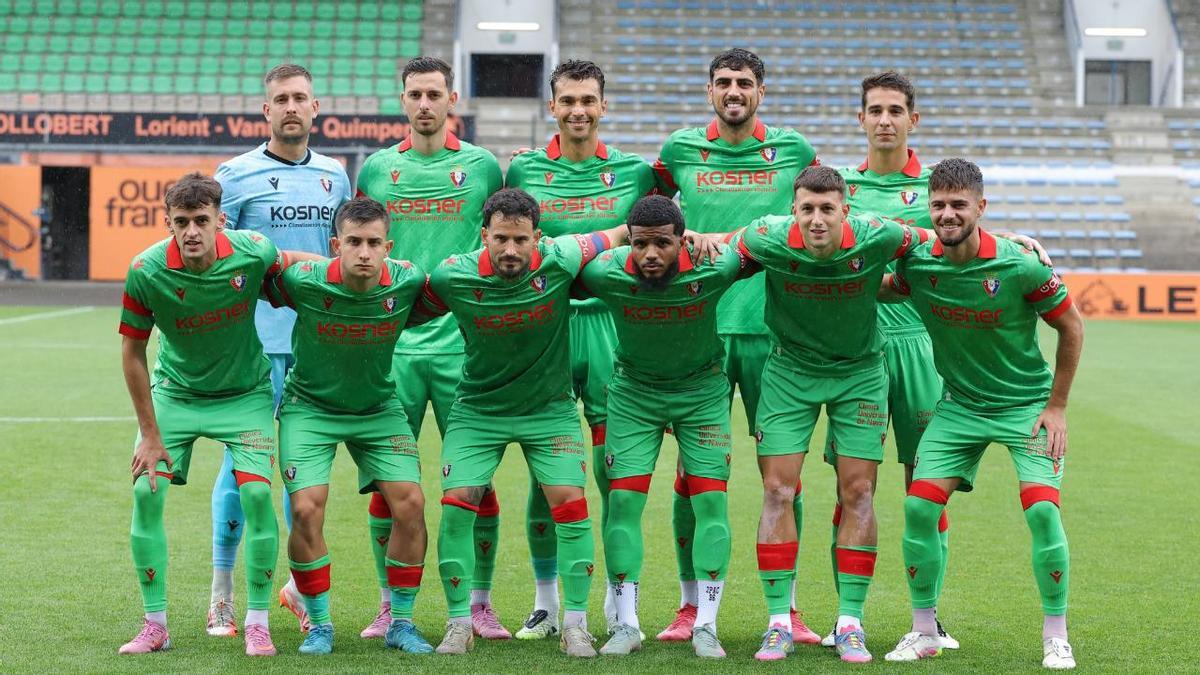 Primer XI del italiano en el banquillo rojillo.