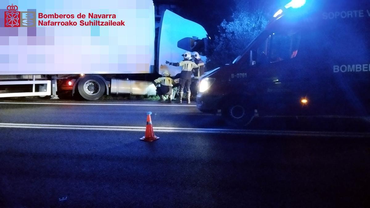Efectivos de Bomberos, en el lugar del accidente.