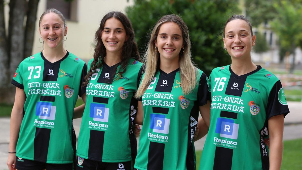 El poder de la cantera: Leire Zarranz (i), Sara Tardío, Ane Zalgizuri y Silvia Gil. Falta Saioa García.
