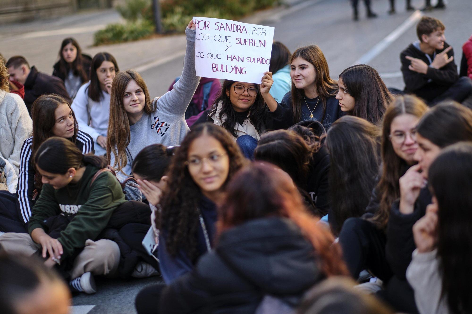 Sentada estudiantil en Pamplona en protesta por la muerte de la joven Sandra Peña