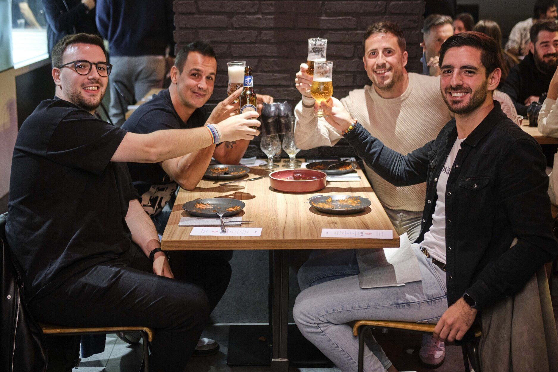 Isla Sicilia reúne a más de 30 creadores de contenido en un evento único en Pamplona