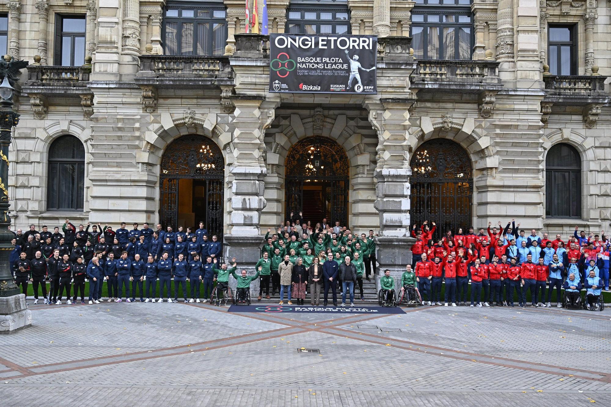 Recepción oficial a las delegaciones participantes de la Liga de Naciones por parte de las autoridades.