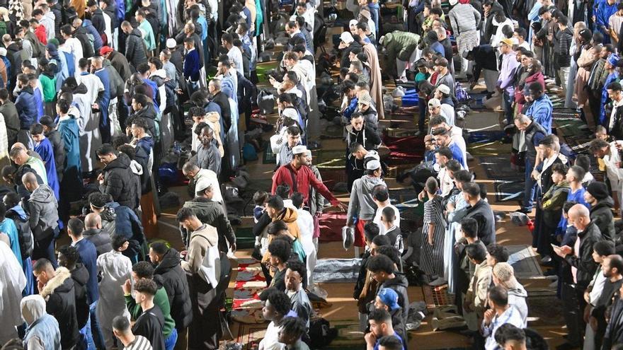 Fuerzas israelíes usan gases lacrimógenos para evitar el rezo final del Ramadán en Jerusalén