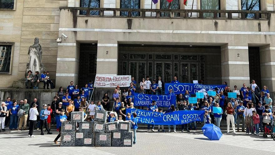 Familias del colegio Osotu anuncian una huelga de hambre