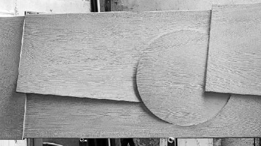 En el taller de Anda conviven obras en proceso, piezas definitivas y numerosos pequeños bocetos -“buztinak”, dice el artista- modelados en barro o escayola, creados en madera o alambre y que llenan de vida las estanterías.