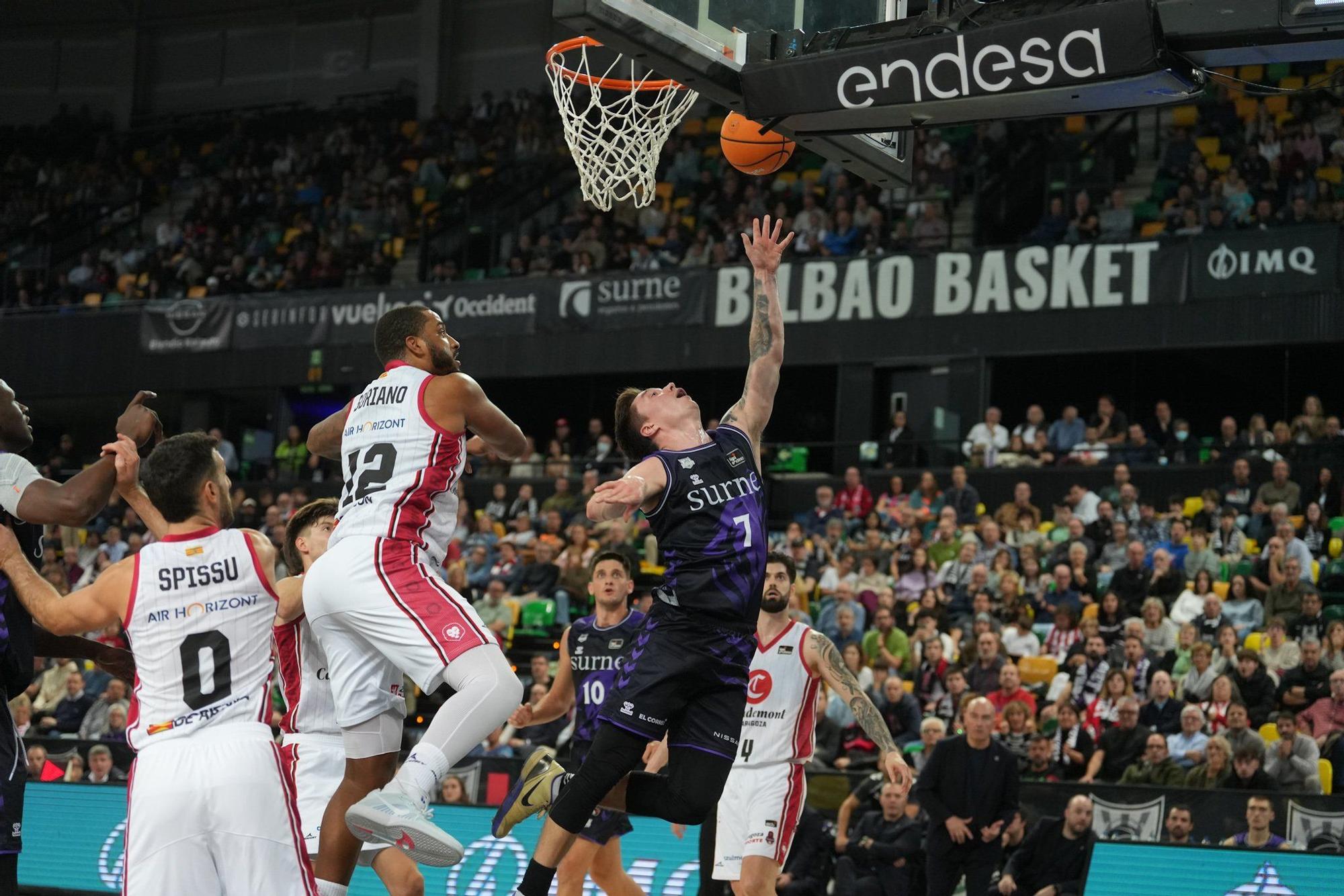 En imágenes: el Surne Bilbao Basket arrolla sin piedad al Zaragoza