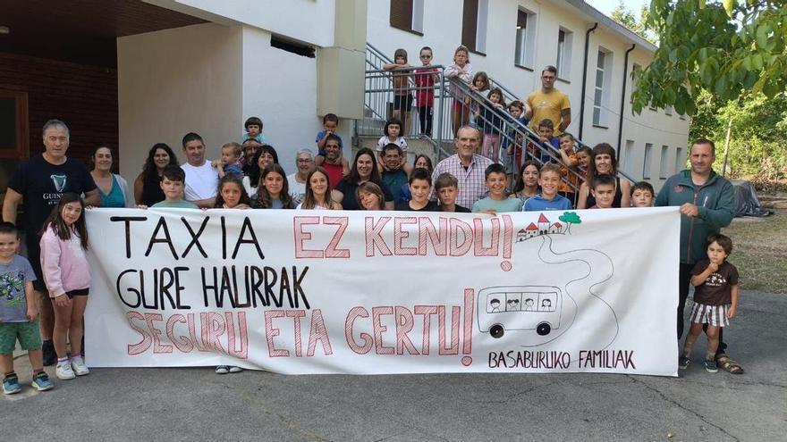 Malestar en Basaburua por la supresión de la línea de taxi al CEIP Oihanzabal