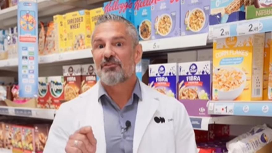 Un médico especialista señala 3 alimentos 'peligrosos' que no deberías comer: "Te están quitando años de vida"