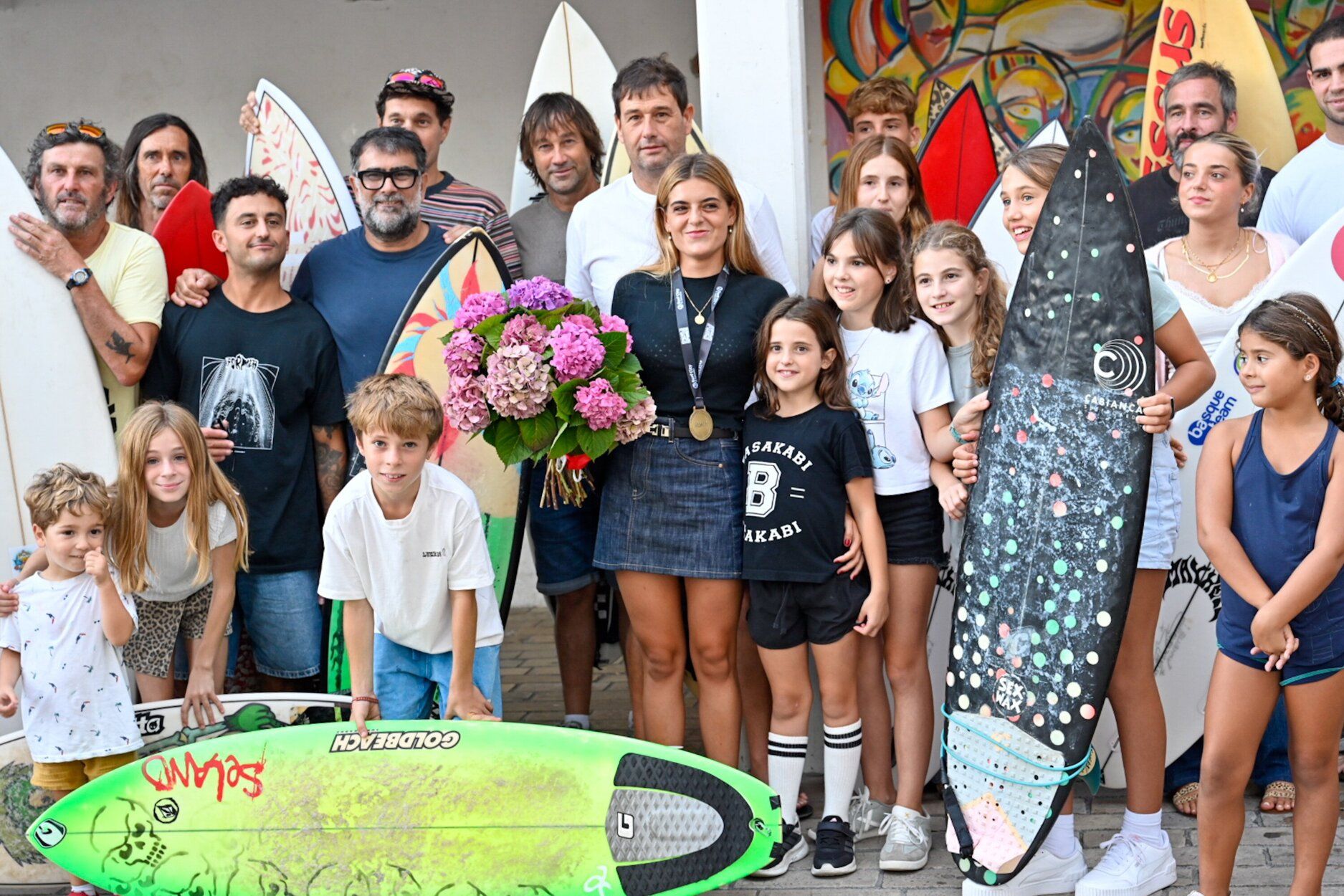 Zumaia rinde un emocionante homenaje a la campeona del mundo Janire Gonzalez Etxabarri