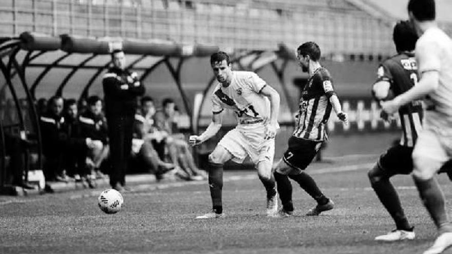 Lance del juego en el encuentro de ayer entre el Vitoria y el Cirbonero.