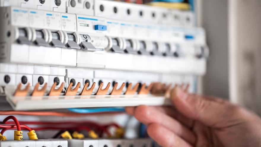 La CNMC pide más claridad para el cliente en la electricidad y el gas