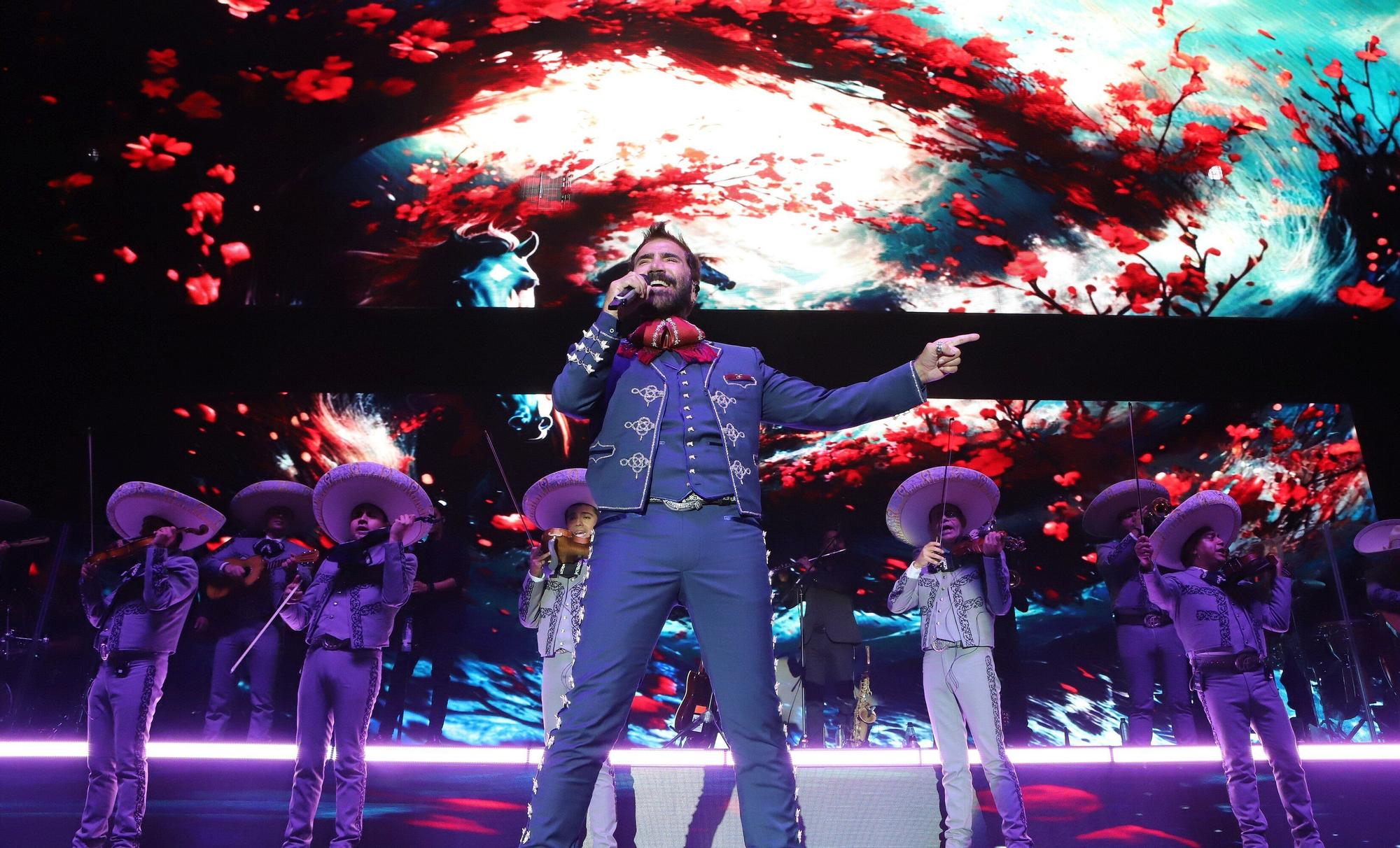 Fotos del concierto de Alejandro Fernández en el Navarra Arena