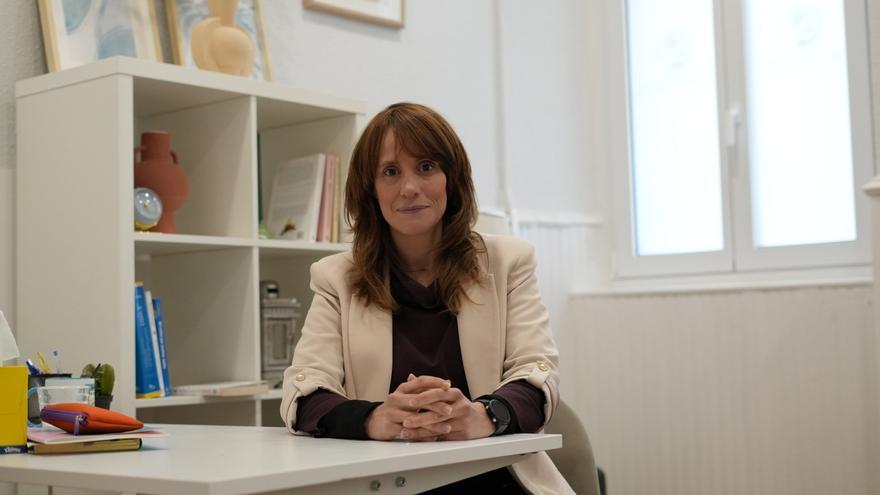 “Hemos normalizado estar disponibles todo el tiempo y eso hace que el cerebro no sepa apagarse”